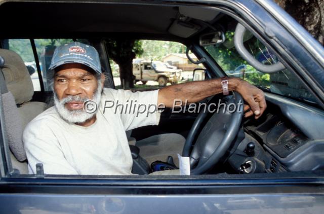 australie queensland 17.JPG - Aborigène au volant d'une voitureDaintreeQueenslandAustralie